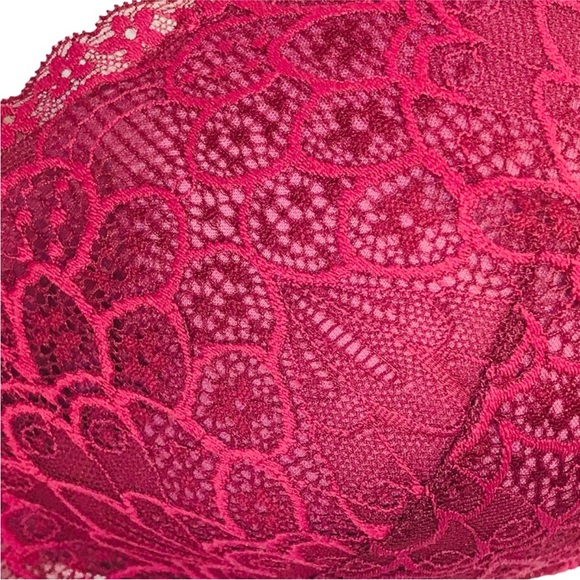 New Torrid Curve Wire Free
Lightly Lined 360 Back Smoothing
Bra Size 48B - Picture 3 of 7